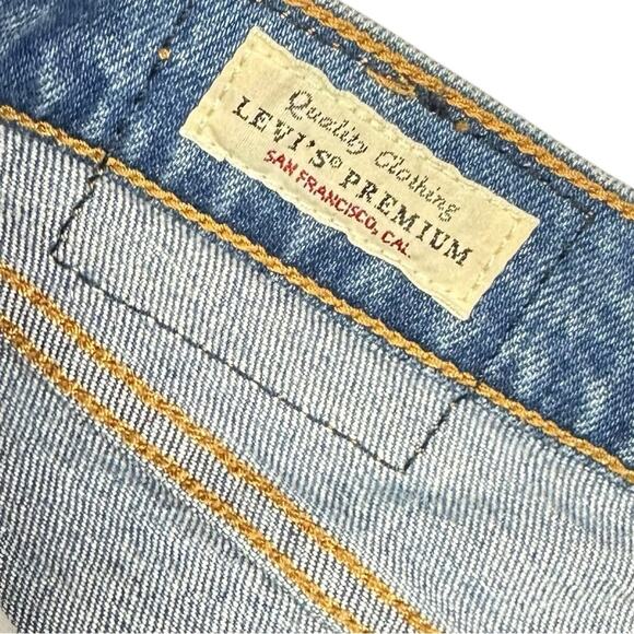 Levi’s Wedgie Distressed Denim Button Fly Jeans Size 31 - Picture 3 of 7